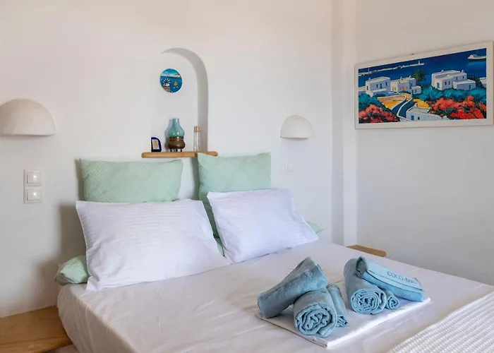 Cycladic In * פארוס