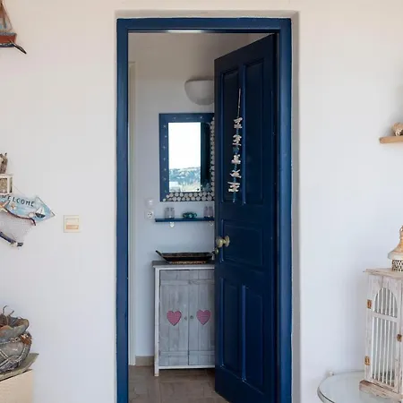 Cycladic In Paros Alikí